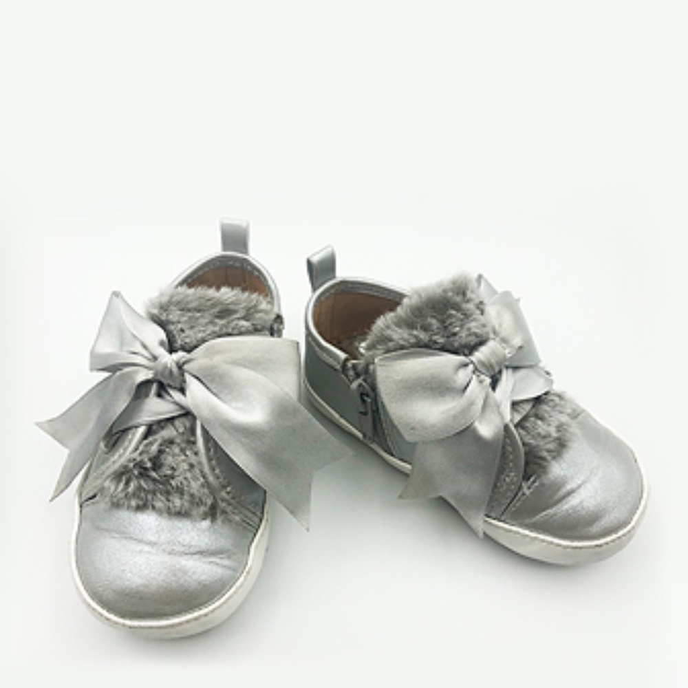Badgley Mischka Baby Bella Metallic Bow Sneaker
